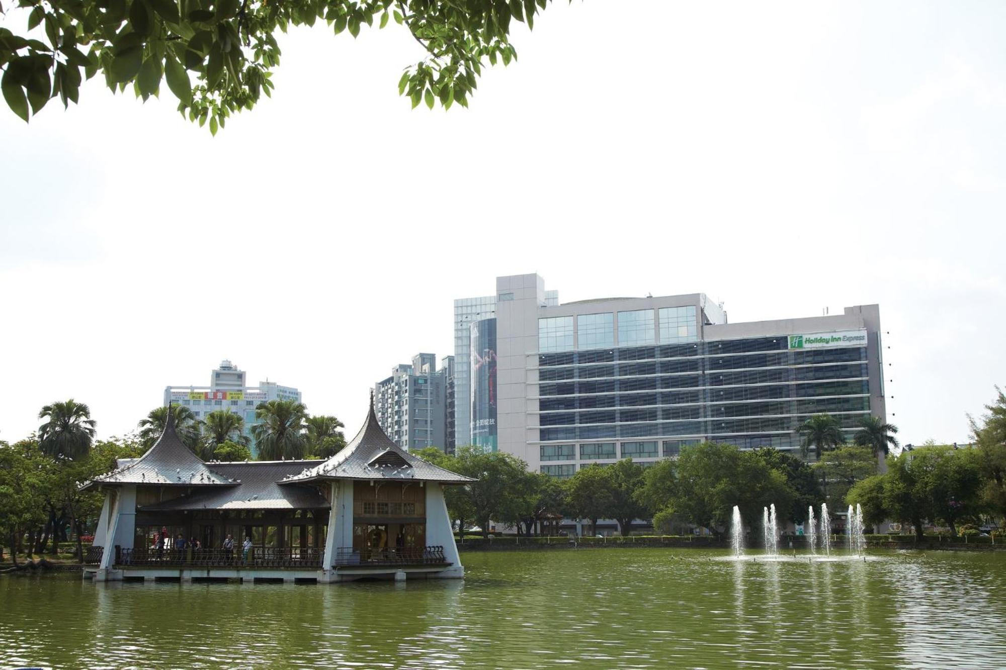 Holiday Inn Express Taichung Park, An Ihg Hotel Extérieur photo